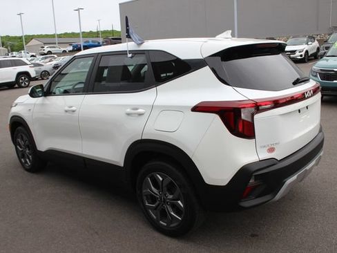 Used 2024 Kia Seltos LX AWD/4WD image 8