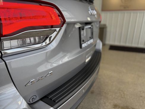 Used 2020 Jeep Grand Cherokee Laredo w/ Security & Convenience Group image 29