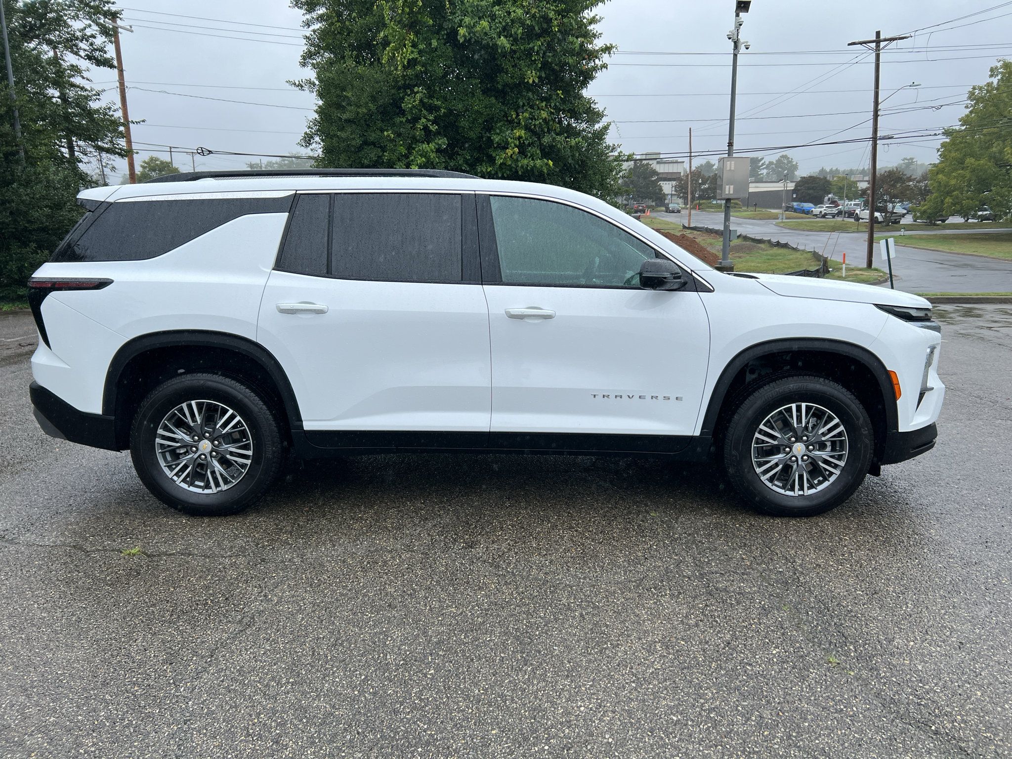 Used 2026 Chevrolet Traverse LT w/ Driver Confidence Package FWD image 2