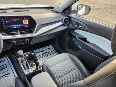 Used 2025 Chevrolet Trax LT image 16