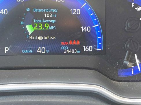 Certified 2022 Toyota Corolla Cross XLE image 29