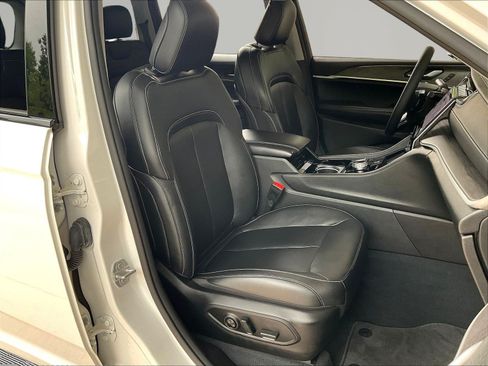 Used 2023 Jeep Grand Cherokee Limited AWD/4WD image 28