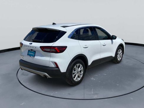 Used 2024 Ford Escape Active w/ Cold Weather Package FWD image 5