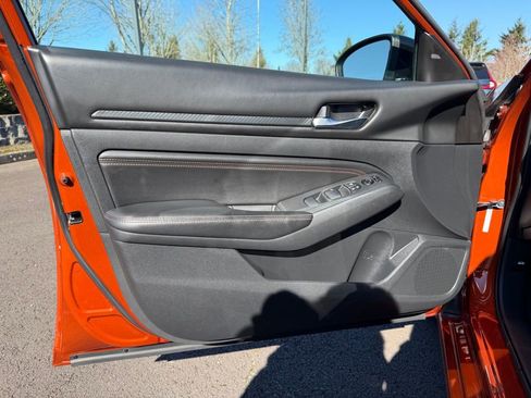 Used 2021 Nissan Altima 2.5 SR w/ SR Premium Package image 12