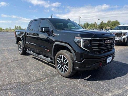 Used 2025 GMC Sierra 1500 AT4 w/ Technology Package AWD/4WD image 8