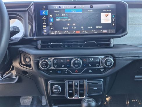 Used 2024 Jeep Wrangler Unlimited Sahara AWD/4WD image 9