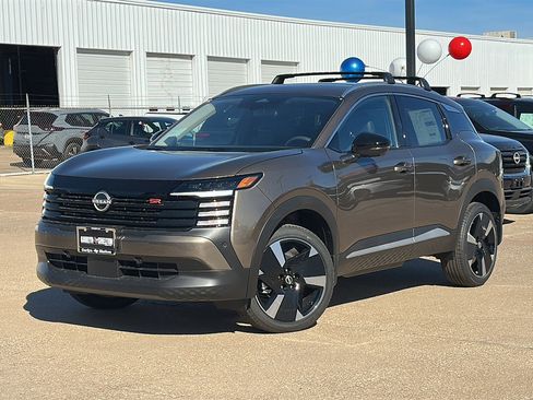 New 2026 Nissan Kicks SR w/ Cold Weather Package image 2