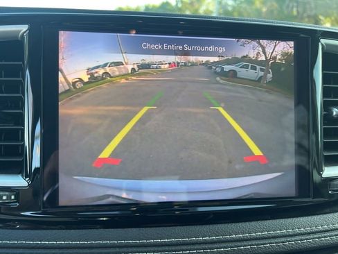 Used 2023 Chrysler Pacifica Touring-L image 62