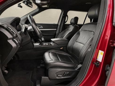 Used 2016 Ford Explorer XLT w/ Equipment Group 202A FWD image 11