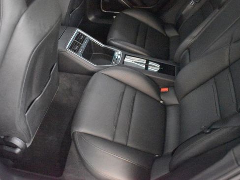 Used 2020 Porsche Panamera image 33