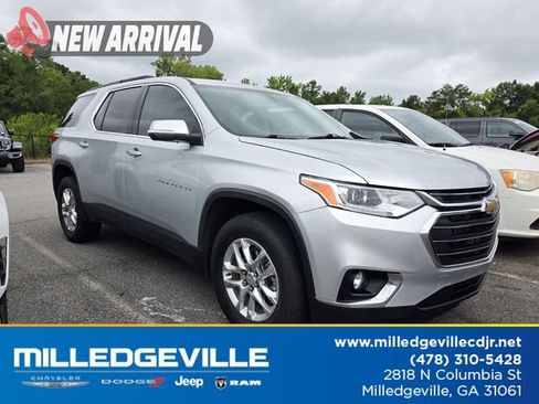 Used 2021 Chevrolet Traverse LT FWD image 1