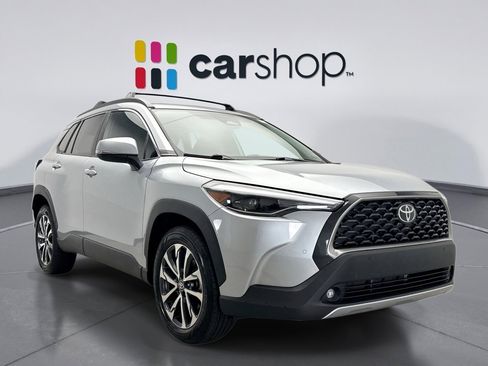 Used 2024 Toyota Corolla Cross XLE w/ Convenience Package image 7