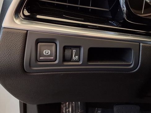 Used 2025 Cadillac XT6 Luxury image 12