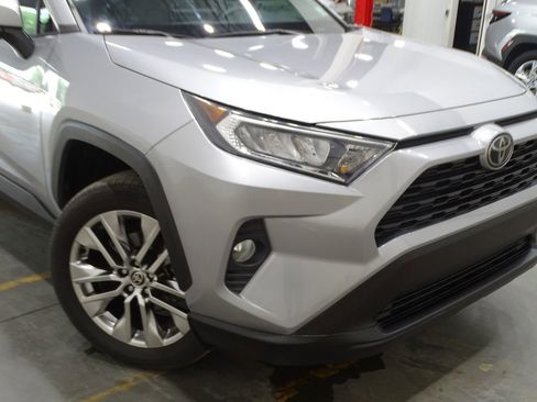 Used 2021 Toyota RAV4 XLE Premium image 40