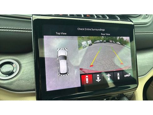 Used 2024 Jeep Grand Cherokee Limited w/ Luxury Tech Group II AWD/4WD image 18