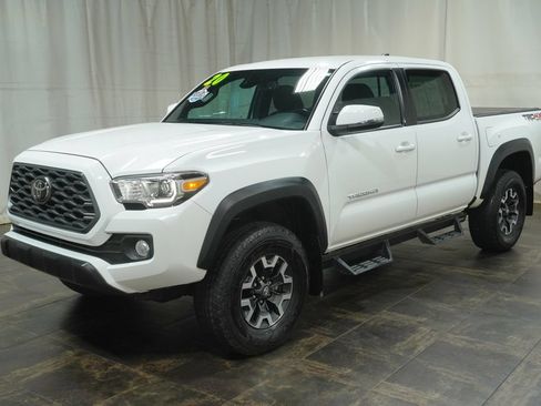 Used 2020 Toyota Tacoma TRD Off-Road w/ Technology Package AWD/4WD image 2