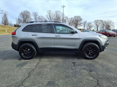 Used 2017 Jeep Cherokee Trailhawk w/ Cold Weather Group image 3
