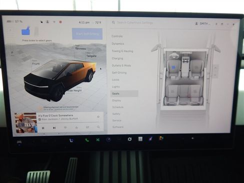 Used 2024 Tesla Cybertruck AWD Crew Cab image 38