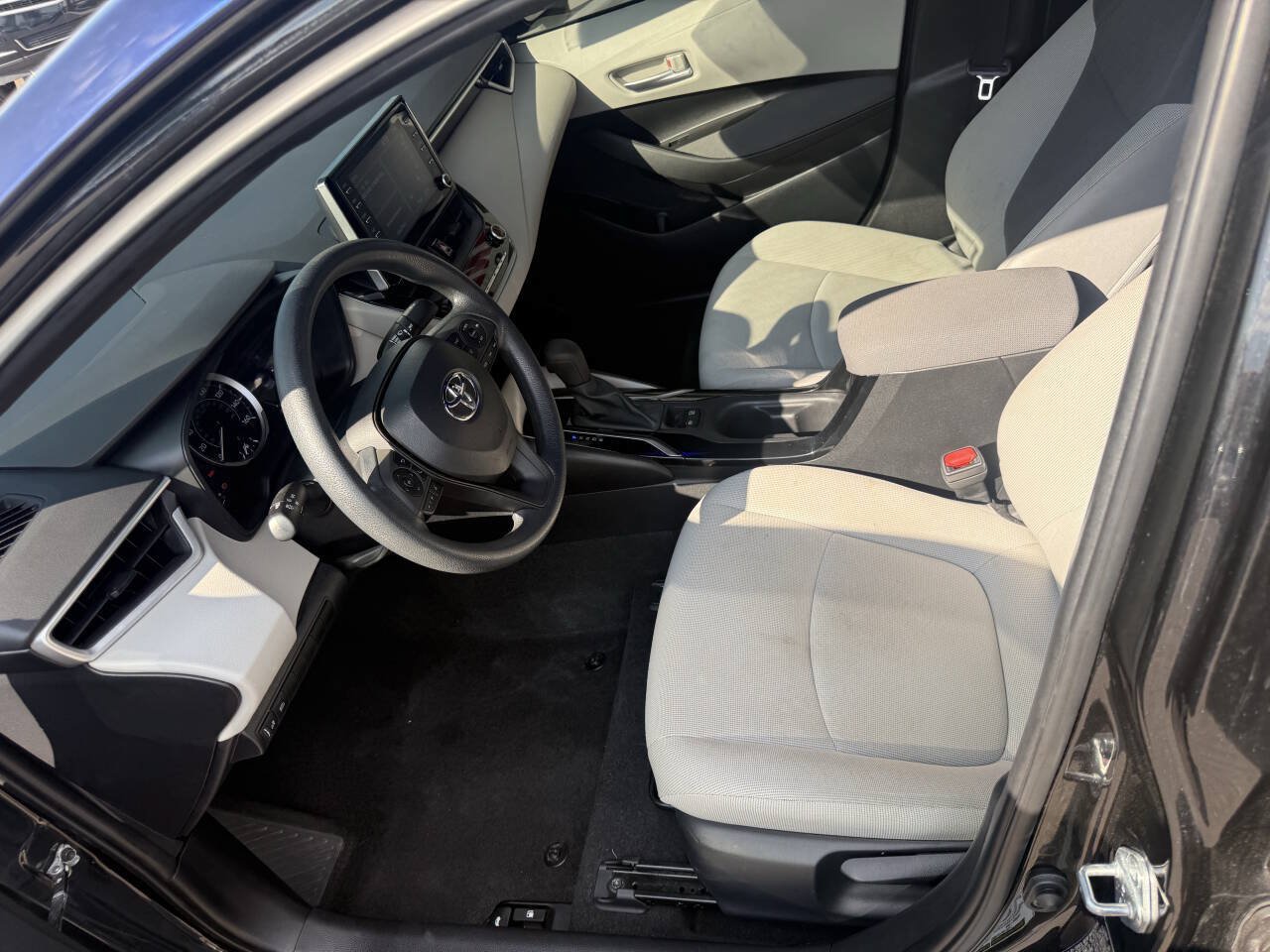 Used 2021 Toyota Corolla LE FWD image 18