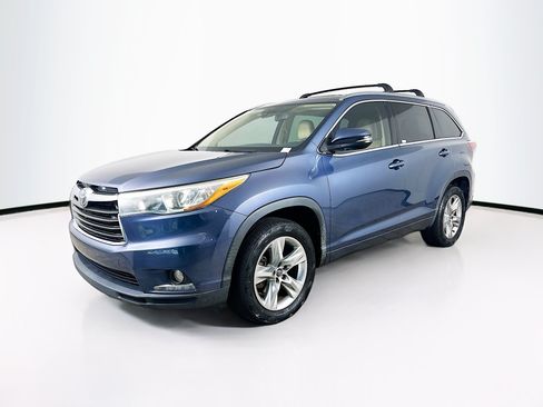 Used 2016 Toyota Highlander Limited Platinum FWD image 3