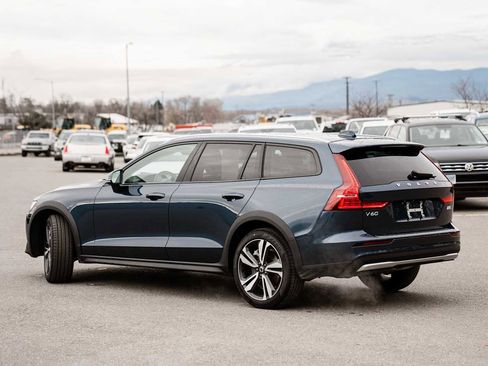 Used 2026 Volvo V60 B5 Cross Country Plus w/ Climate Package image 4