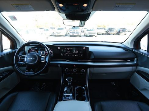 Used 2024 Kia Carnival LX image 32