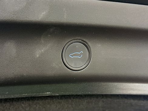 Used 2020 Tesla Model Y Long Range image 30