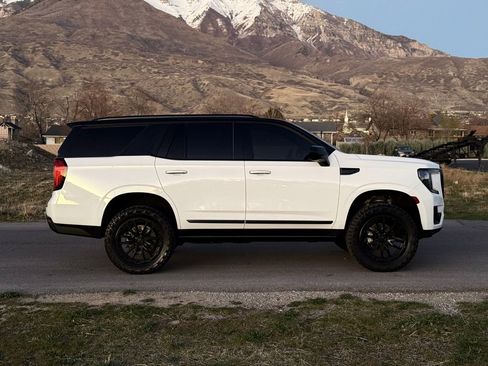 Used 2023 GMC Yukon SLT image 8