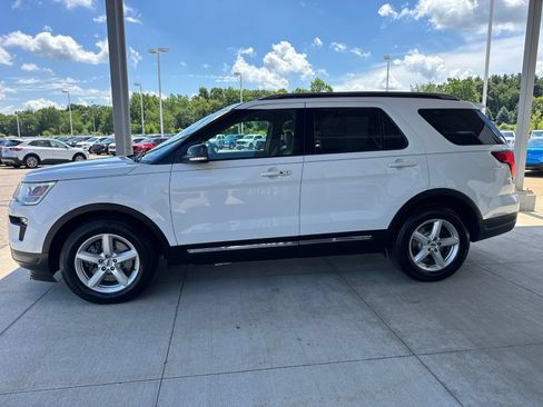 Certified 2018 Ford Explorer XLT w/ Equipment Group 202A FWD image 4