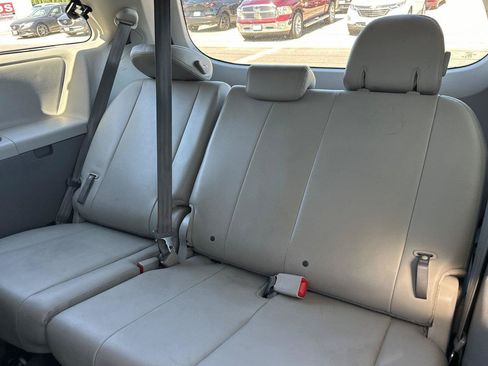 Used 2014 Toyota Sienna XLE FWD image 15