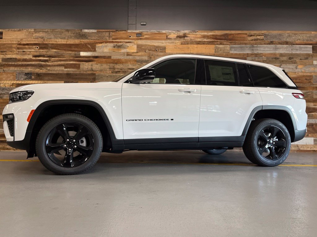 New 2026 Jeep Grand Cherokee Limited w/ Limited Altitude Package AWD/4WD image 44