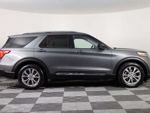Used 2021 Ford Explorer Limited w/ Equipment Group 301A AWD/4WD image 9