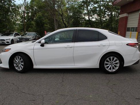 Used 2018 Toyota Camry LE FWD image 2