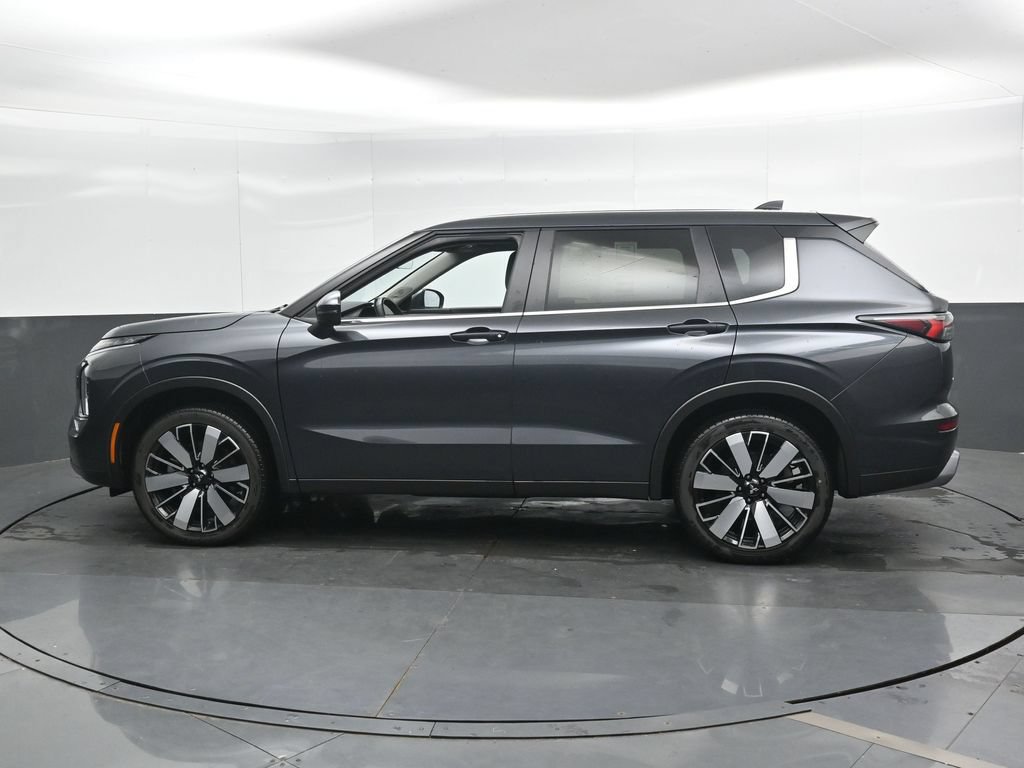 Used 2025 Mitsubishi Outlander AWD image 8