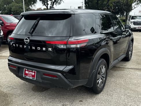 Used 2025 Nissan Pathfinder S FWD image 8