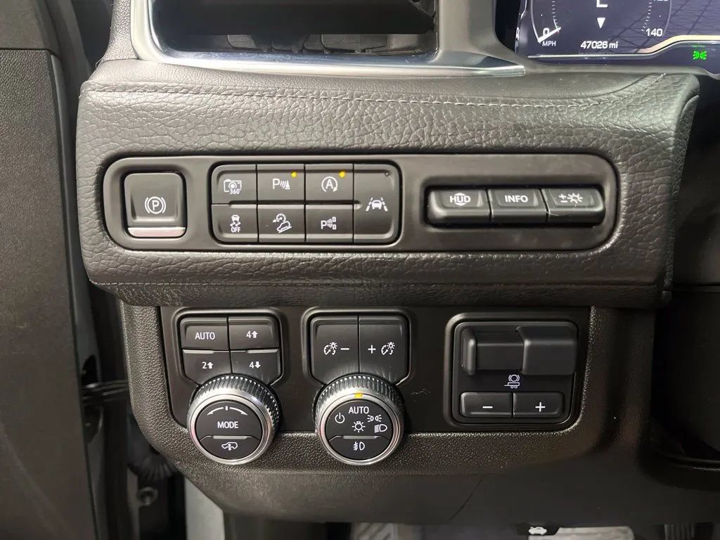 Used 2024 GMC Yukon XL Denali w/ Advanced Technology Package AWD/4WD image 29