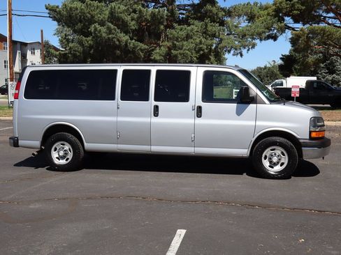 Used 2016 Chevrolet Express 3500 LT w/ LT Preferred Equipment Group RWD image 3