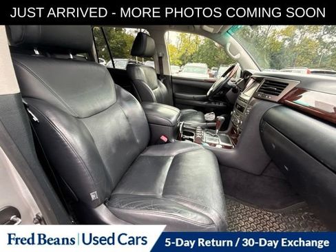 Used 2011 Lexus LX 570 4WD w/ Luxury Pkg image 13