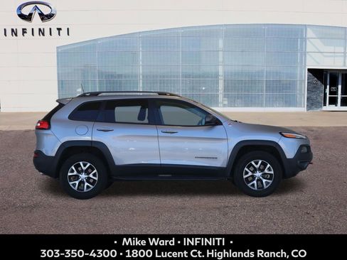 Used 2018 Jeep Cherokee Trailhawk AWD/4WD image 7