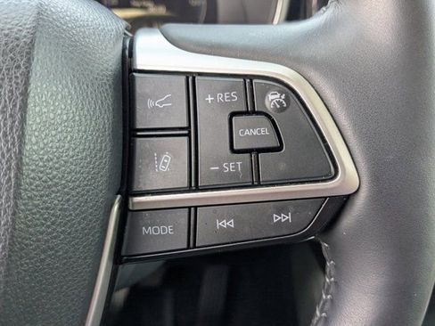 Used 2023 Toyota Highlander Platinum FWD image 26