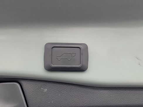 Used 2022 Toyota RAV4 XLE Premium image 27