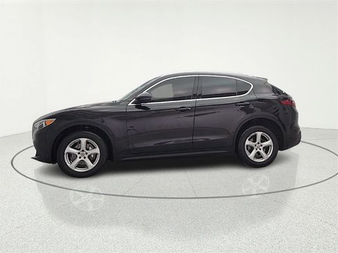Used 2018 Alfa Romeo Stelvio AWD image 4