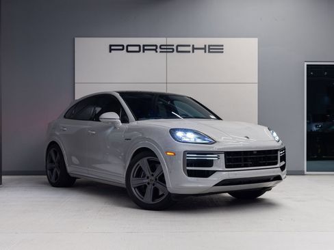 Certified 2026 Porsche Cayenne Turbo AWD/4WD image 9