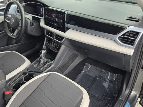 Certified 2026 Volkswagen Taos SE w/ Panoramic Sunroof Package FWD image 18