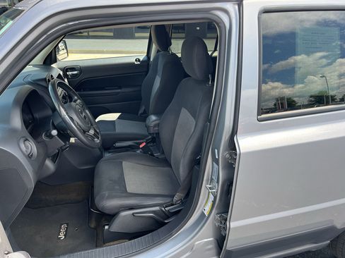 Used 2016 Jeep Patriot Latitude FWD image 25