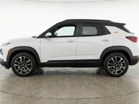 Used 2025 Chevrolet TrailBlazer LT FWD image 5