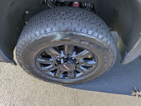 Used 2024 GMC Sierra 2500 AT4 w/ AT4 Premium Plus Package image 9