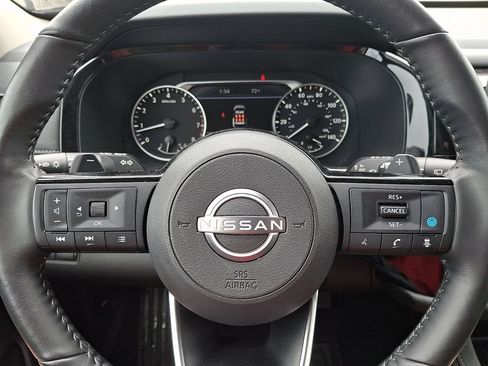 Used 2025 Nissan Pathfinder SL AWD/4WD image 19