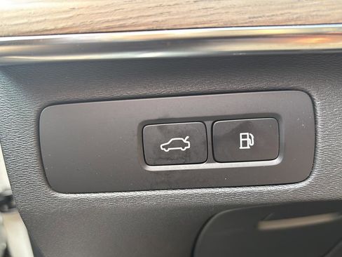 Used 2025 Volvo XC90 T8 Ultra image 48