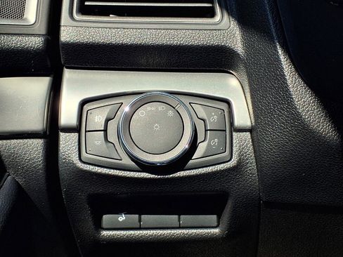 Used 2018 Ford Explorer XLT w/ Equipment Group 202A FWD image 20